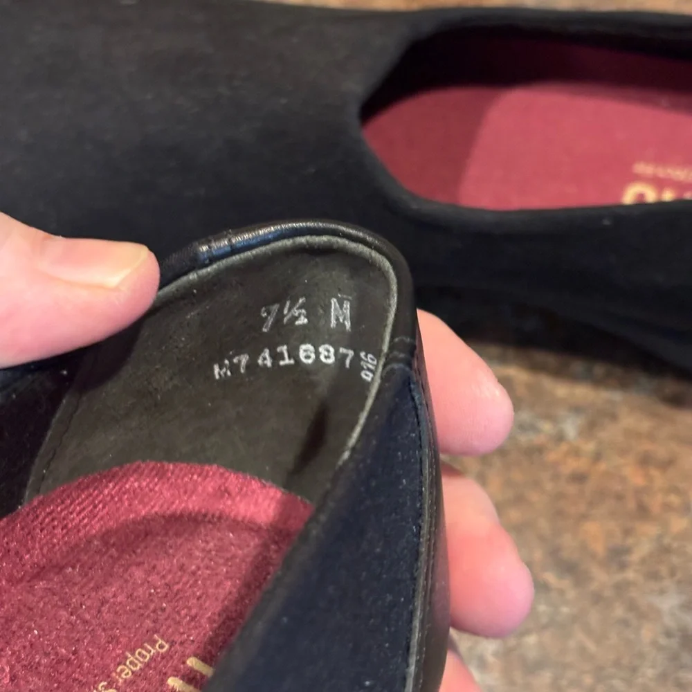 Munro Black Women's Flats
